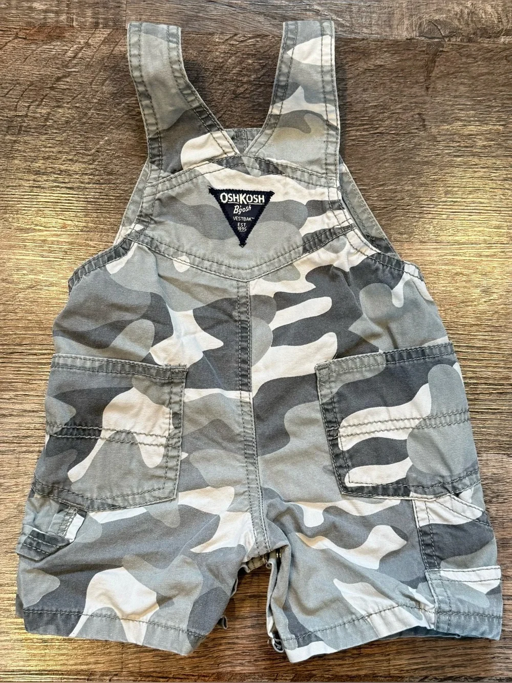 Oshkosh B’Gosh Grey Camo Short Overalls Adjustable Strap Snow Closure 9 Months